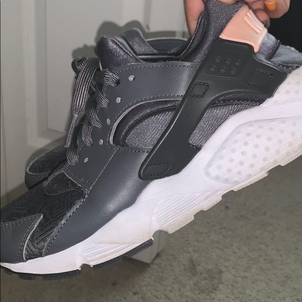 Nike huaraches for Girls
